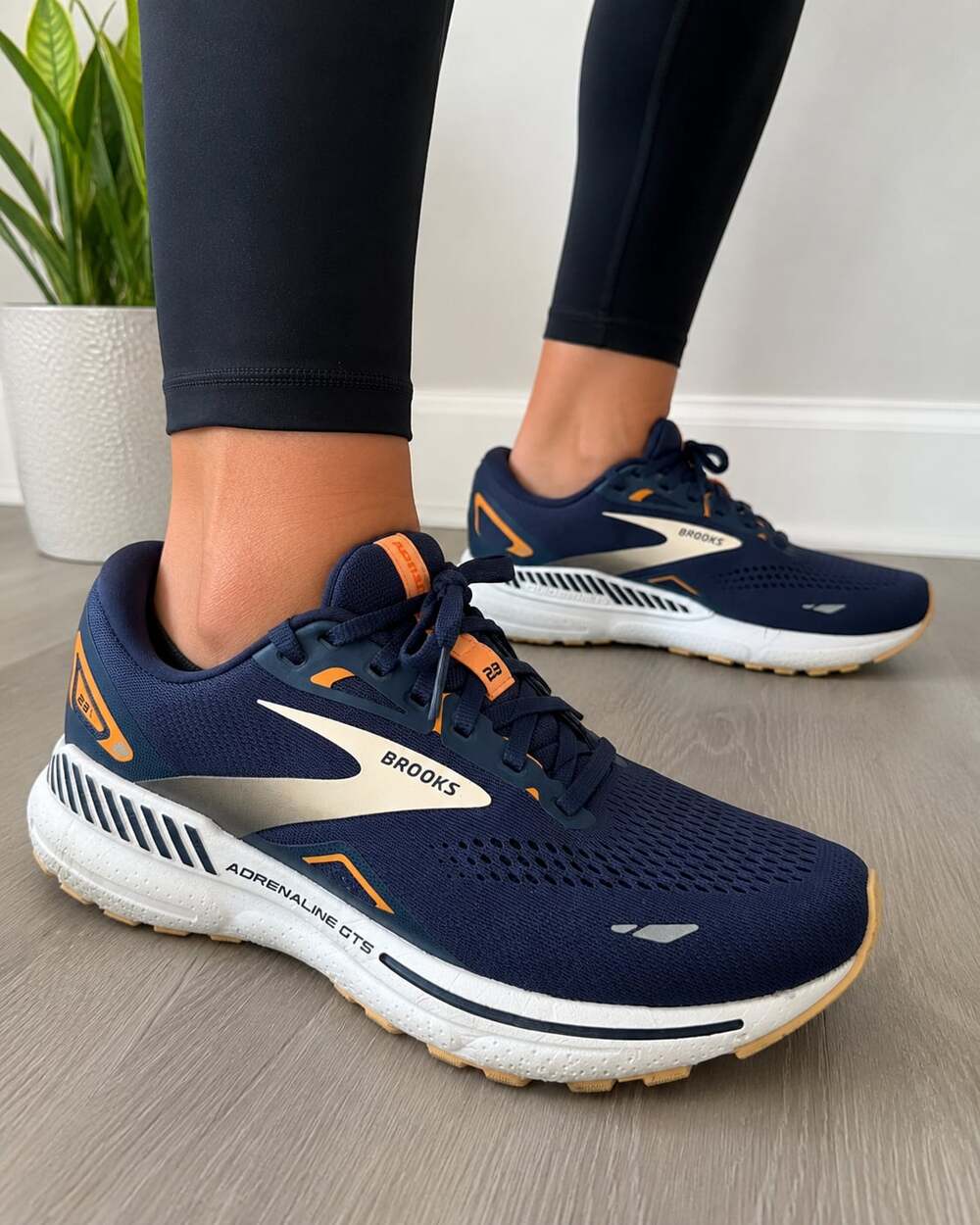 Brooks‎ Adrenaline GTS 23 Running Shoes Navy Blue Size 10 - Picture 2 of 16